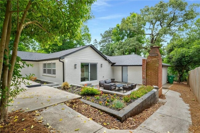 Building Photo - 3154 N Druid Hills Rd