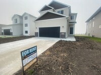 Building Photo - 2232 Griffin Dr S