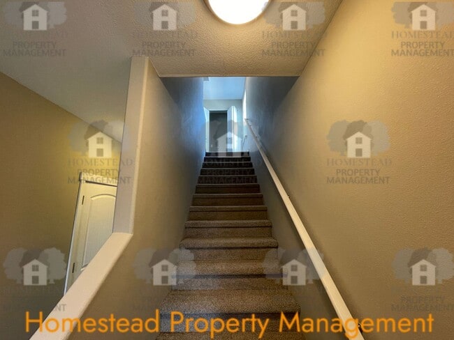 Building Photo - 1410-1412 Marigold Dr