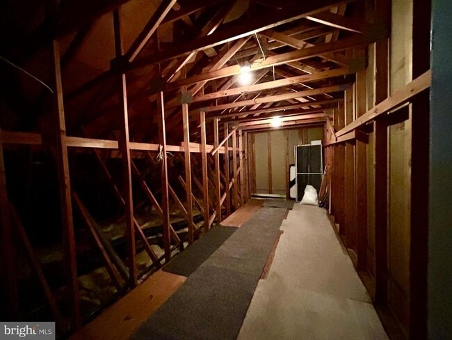 Building Photo - 904B Oliphant Ln