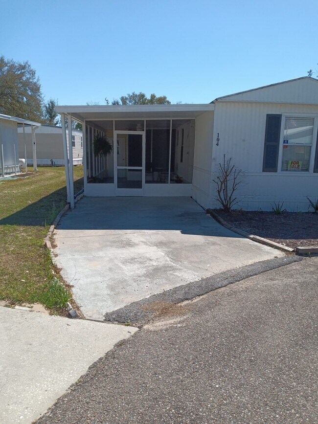 Building Photo - 104 Tanglewood Ln