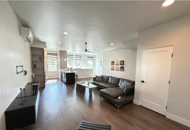 Building Photo - 1514 W River St