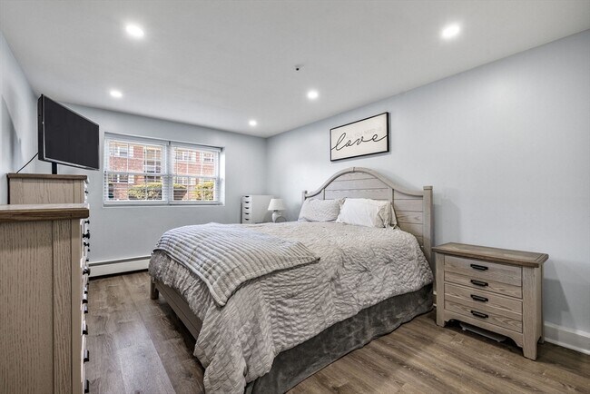 Building Photo - 90 Edgelawn Ave