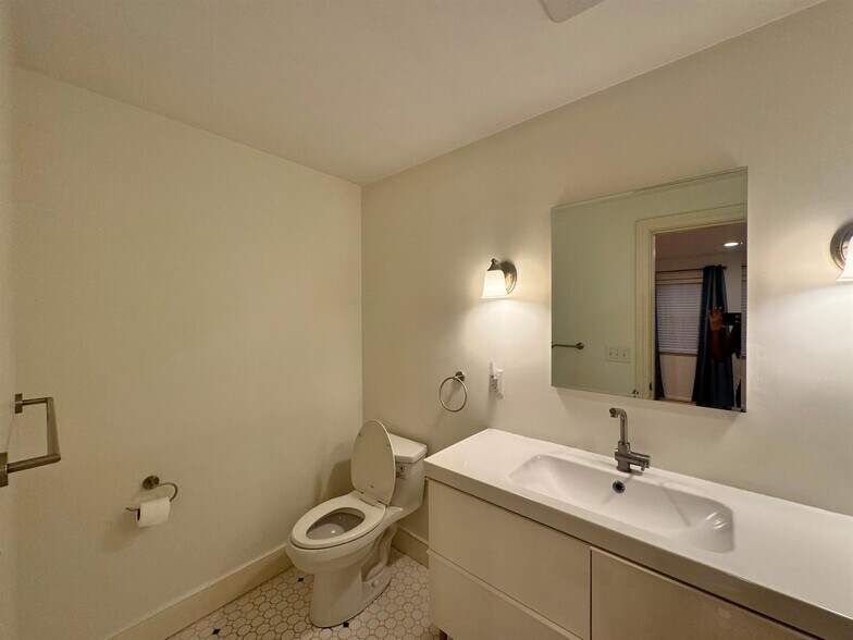 Building Photo - 50 Spring St