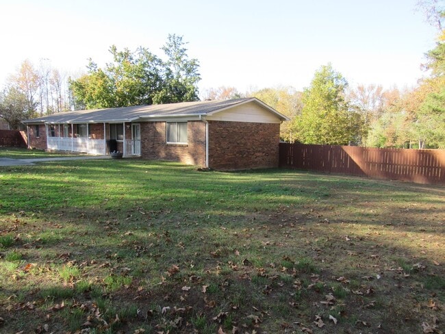 Building Photo - Contact Peggy 501 676 1758