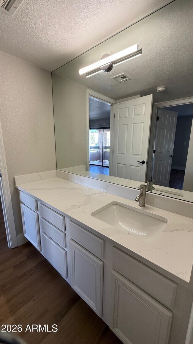 Building Photo - 8500 E Indian School Rd