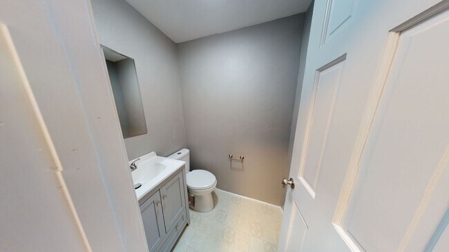 Building Photo - Renovated 2 Bed /1 Bath Single Family Home...