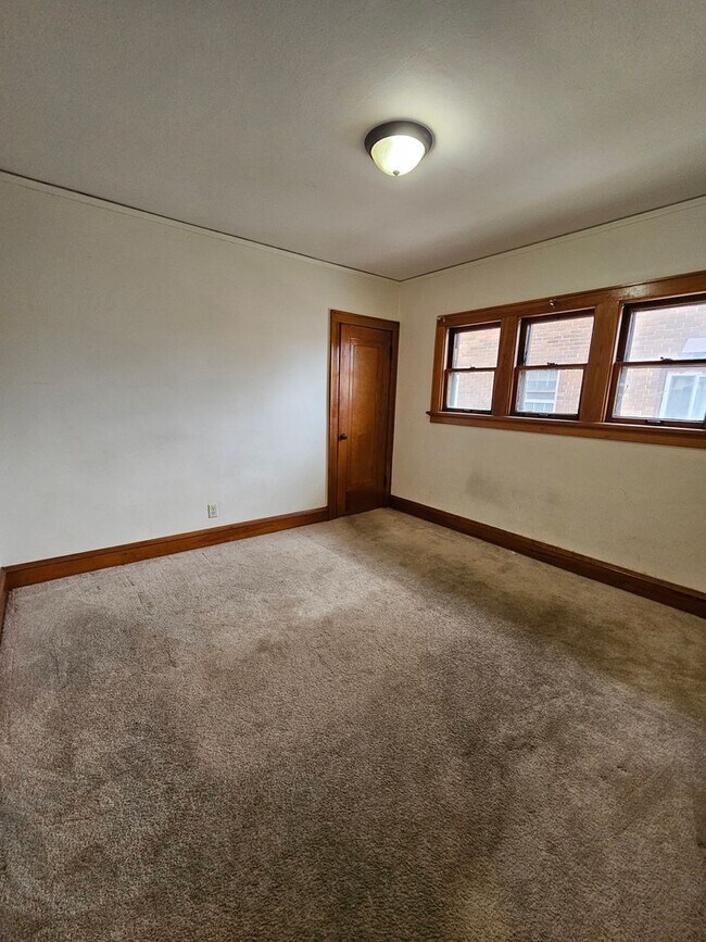 Building Photo - Cozy Single-family Home