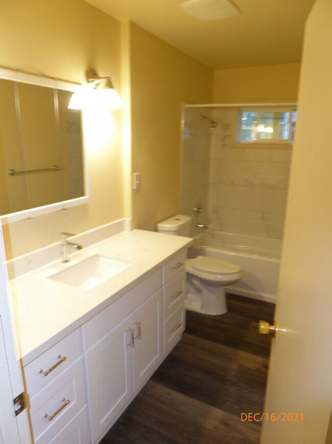 Building Photo - Beautiful 3 Bed 1 Bath Single Family House - Bellevue