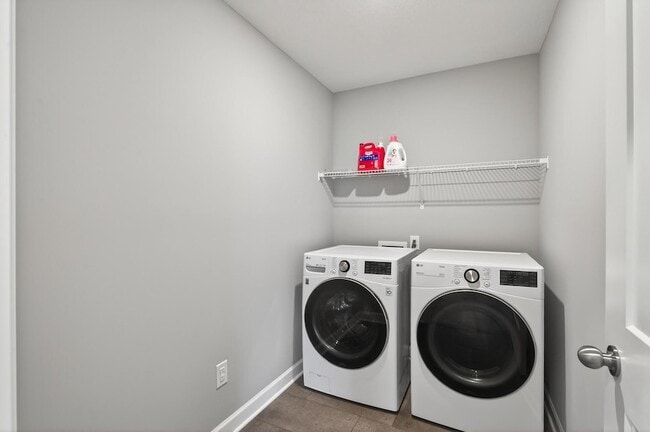 Building Photo - 1559 Edgebrook Ln