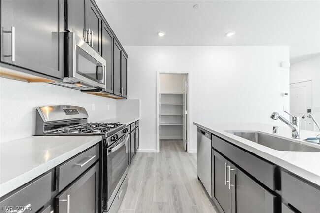 Building Photo - 9927 Kimura Hls Ave