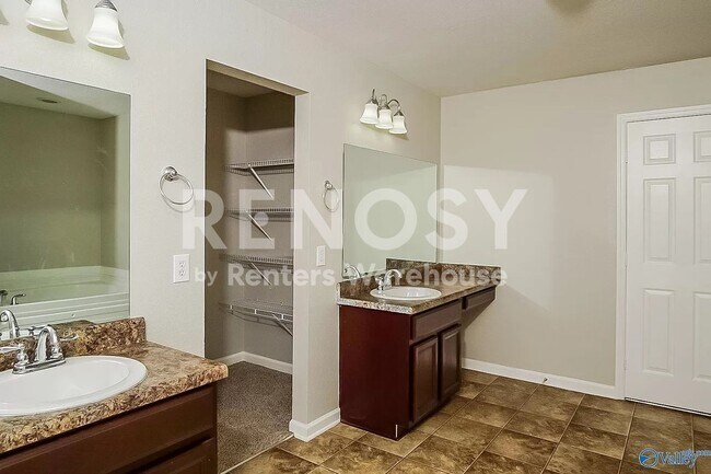 Building Photo - 123 Forestbrook Dr
