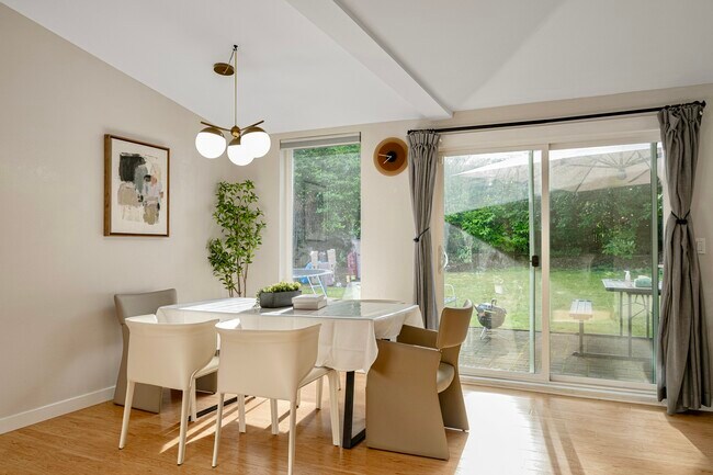 Building Photo - Beautiful Home for Rent in Bellevue