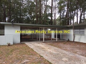 Building Photo - SUBLEASE- Spacious 3 bedroom in Carol Esta...