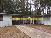 Building Photo - SUBLEASE- Spacious 3 bedroom in Carol Esta...