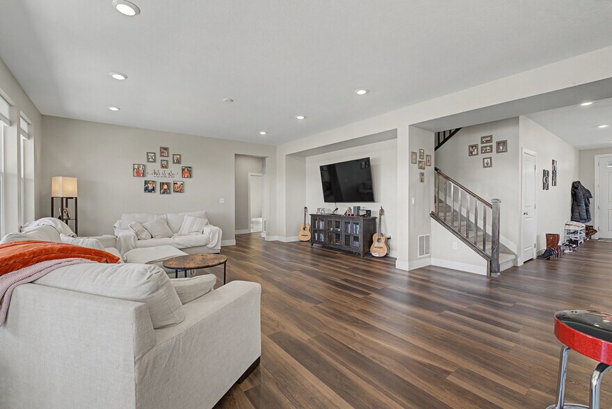 Building Photo - 2102 Summerlin Ln