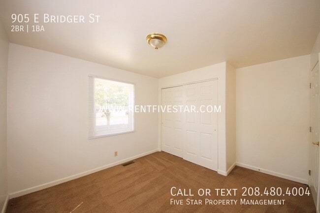 Building Photo - 905 E Bridger St