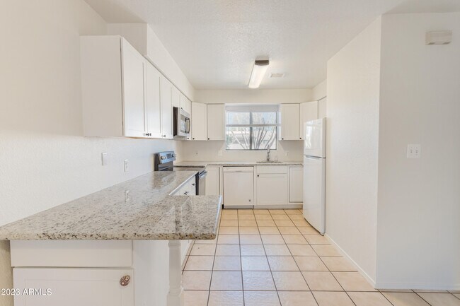 Building Photo - 4147 Calle Barona