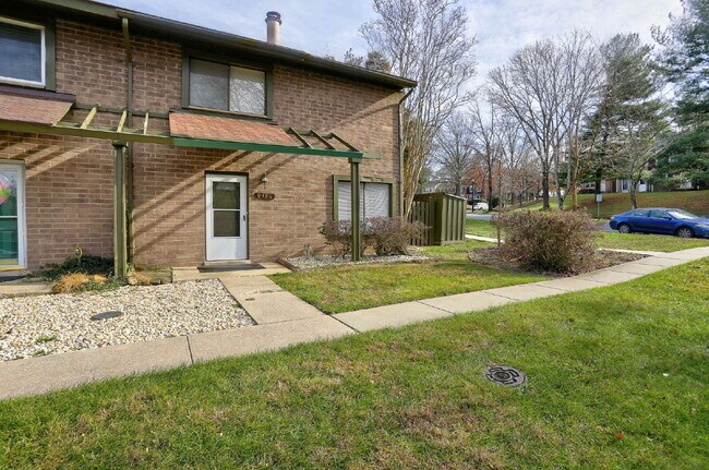 Building Photo - 3BD, 1.5BA - Beautifully Remodeled Townhome in Columbia