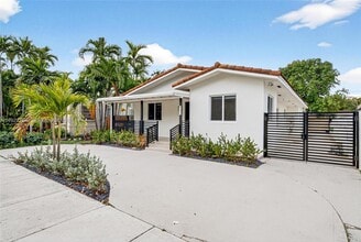 Building Photo - 426 SW 26th Rd