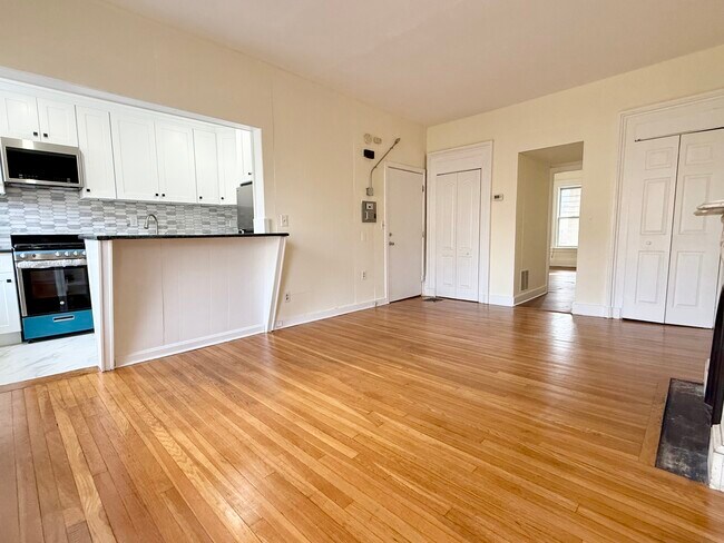 Building Photo - 545 Orange St