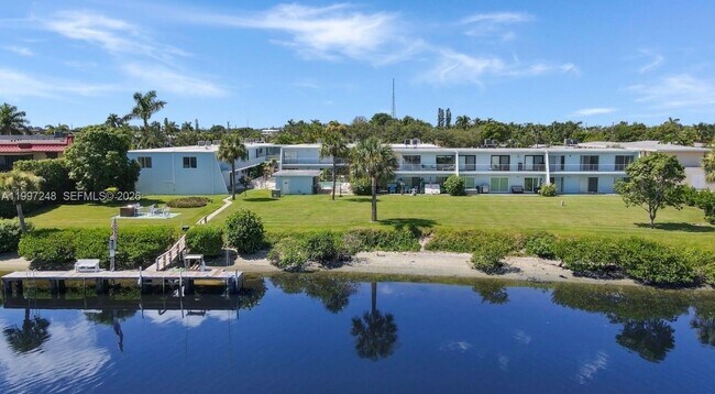 Building Photo - 725 Hummingbird Way