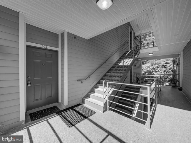 Building Photo - 2708 Summerview Way