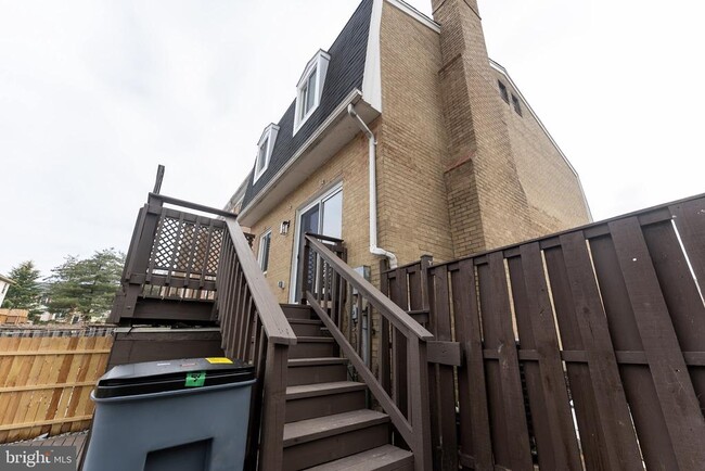 Building Photo - 7426 Rhondda Dr