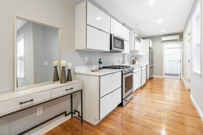 Building Photo - 353 Sumner St