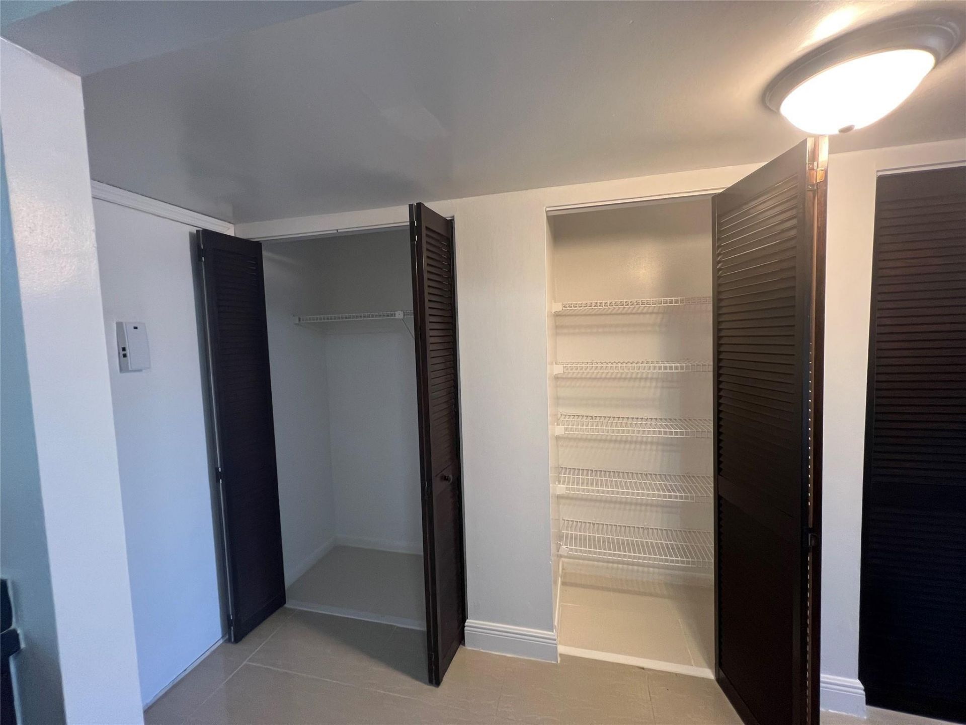 Building Photo - 3120 N Pine Island Rd