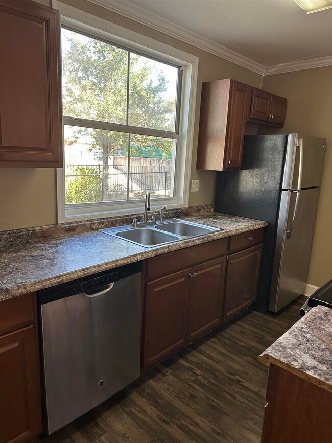 Building Photo - 229 S Lipona Rd