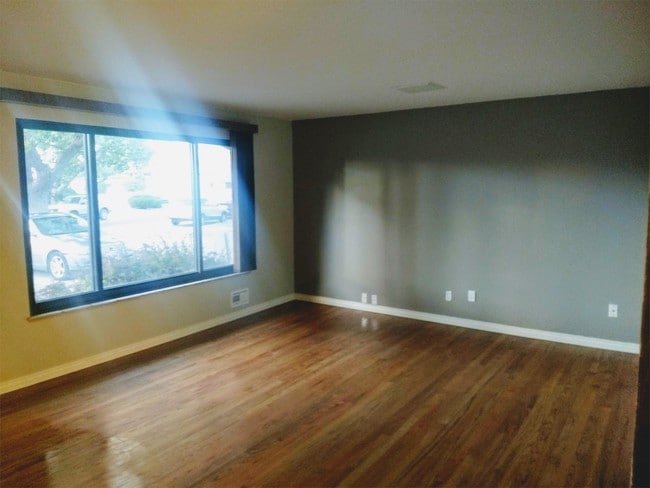 Building Photo - 3264 N Revere St