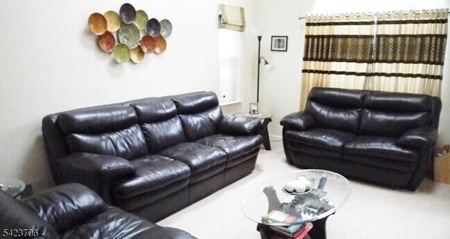 Building Photo - 14 Watchung Trail