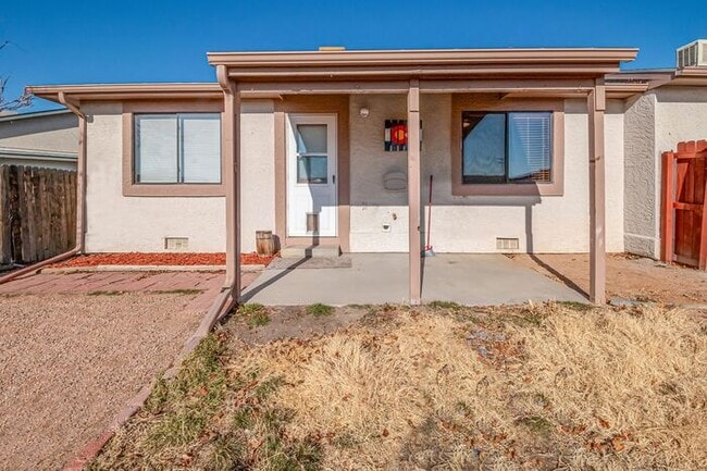 Building Photo - Charming 2-bedroom, 2-bathroom townhome with a 1-car garage