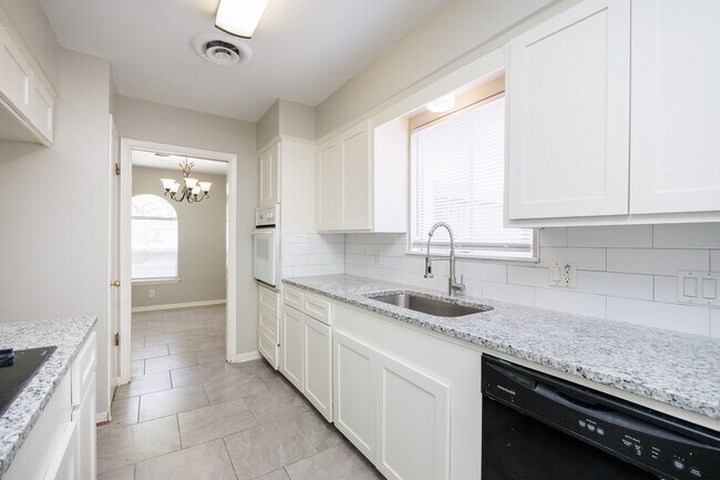 Building Photo - 207 Blanco Dr