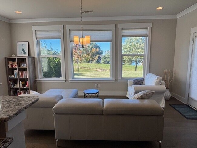 Building Photo - Stunning 5 Bed/4 Bath Home - Water View - ...