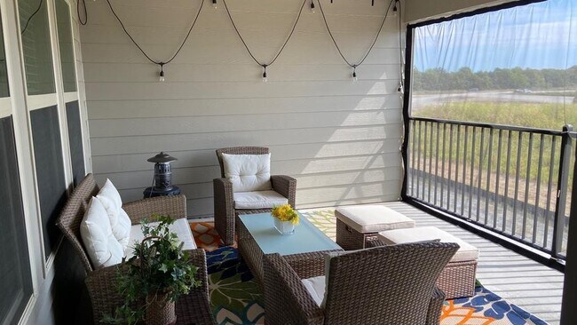 Building Photo - 2008 Naples Dr