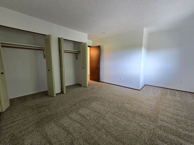 Building Photo - 1513 Seneca Cir