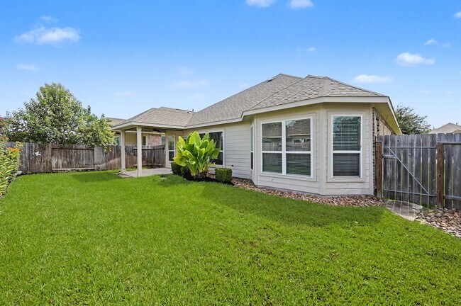 Building Photo - 21327 Somerset Shores Crossing