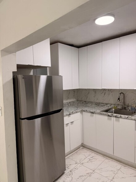 Building Photo - 1505 NW 32nd Ave