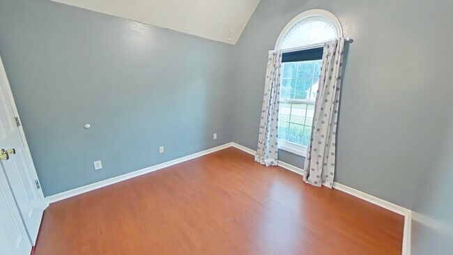 Building Photo - 151 Spring Valley Dr