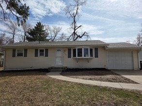 Building Photo - Newly remodeled 4/2/2 with fenced in backyard