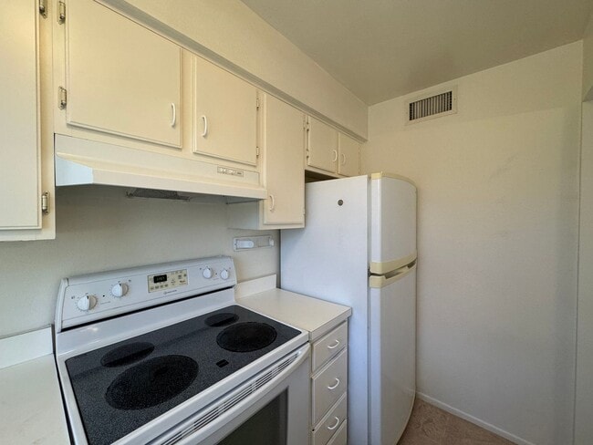 Building Photo - Eastside Townhome