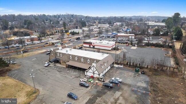 Building Photo - 380 Broadview Ave