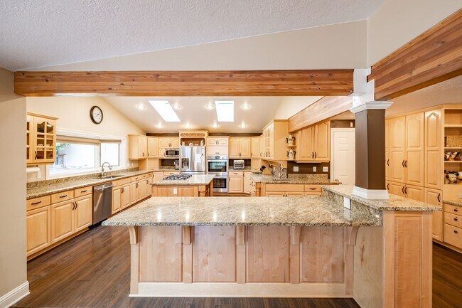 Building Photo - Must See in Bartel’s Canyon View Estates!