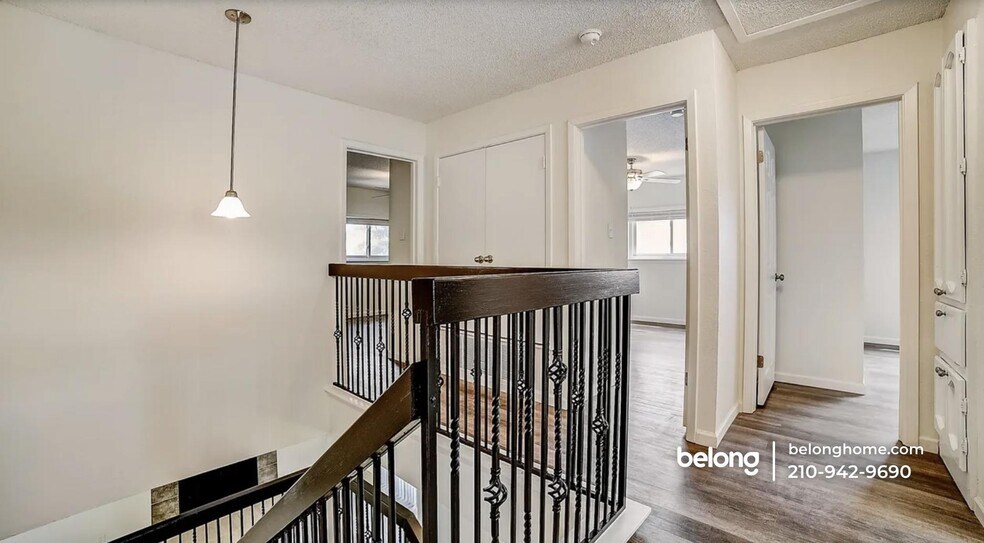 Building Photo - 9710 Fortune Ridge Dr