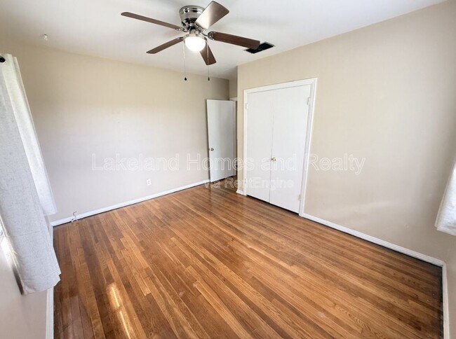 Building Photo - 3115 Buckingham Ave
