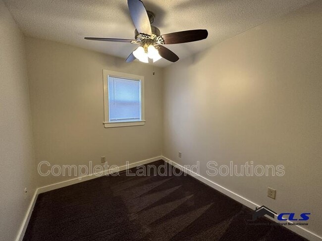 Building Photo - 1362 Chestnut St