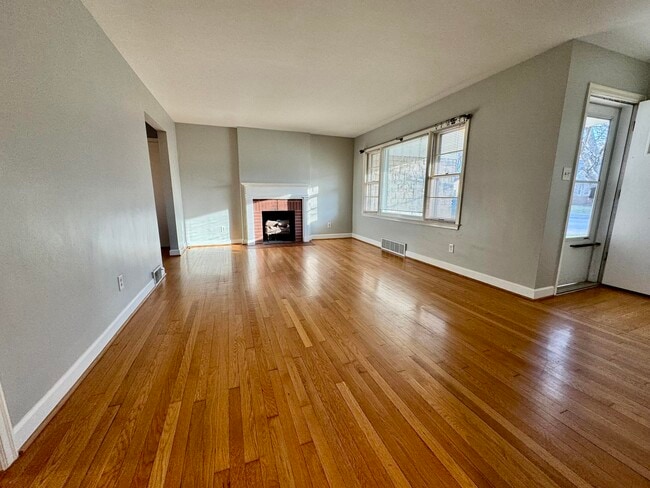 Building Photo - 479 Stratford Dr