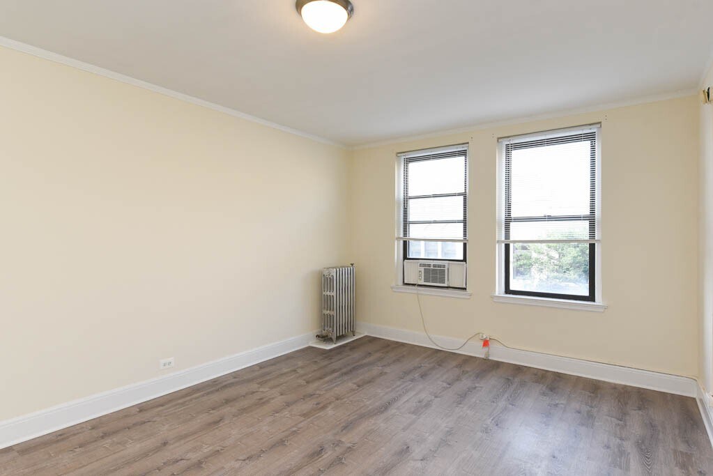 Building Photo - 3327 W Diversey Ave